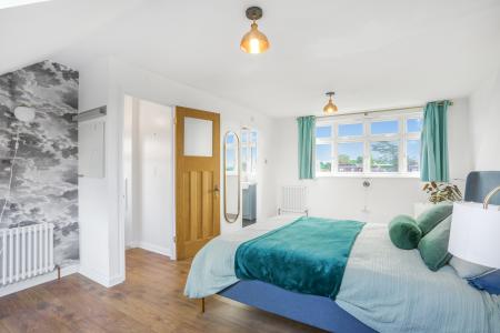 4 bedroom Semi-detached house to let in Manor Road, Stoughton, Guildford, GU2