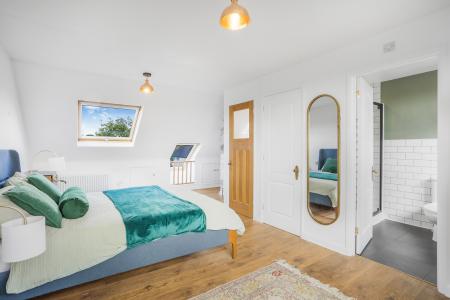 4 bedroom Semi-detached house to let in Manor Road, Stoughton, Guildford, GU2