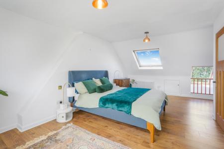 4 bedroom Semi-detached house to let in Manor Road, Stoughton, Guildford, GU2