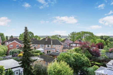 4 bedroom Semi-detached house to let in Manor Road, Stoughton, Guildford, GU2