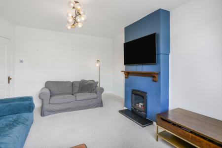 4 bedroom Semi-detached house to let in Manor Road, Stoughton, Guildford, GU2