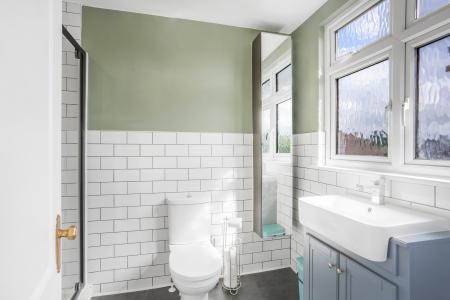 4 bedroom Semi-detached house to let in Manor Road, Stoughton, Guildford, GU2