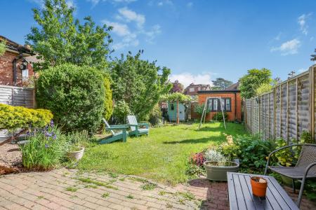 4 bedroom Semi-detached house to let in Manor Road, Stoughton, Guildford, GU2