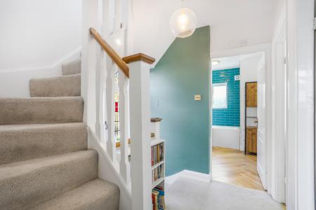 4 bedroom Semi-detached house to let in Manor Road, Stoughton, Guildford, GU2