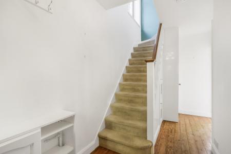 4 bedroom Semi-detached house to let in Manor Road, Stoughton, Guildford, GU2