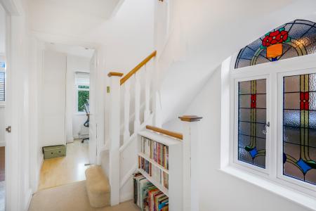 4 bedroom Semi-detached house to let in Manor Road, Stoughton, Guildford, GU2