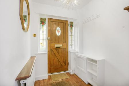 4 bedroom Semi-detached house to let in Manor Road, Stoughton, Guildford, GU2