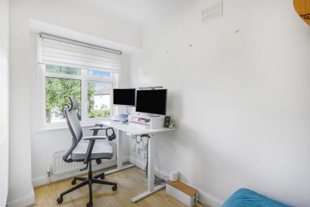 4 bedroom Semi-detached house to let in Manor Road, Stoughton, Guildford, GU2