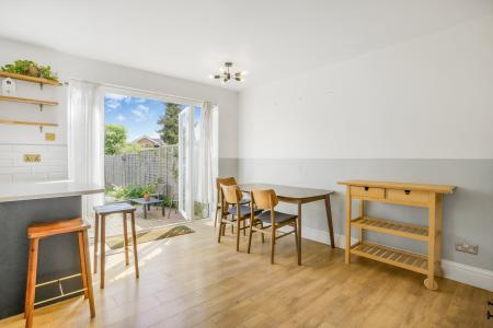 4 bedroom Semi-detached house to let in Manor Road, Stoughton, Guildford, GU2
