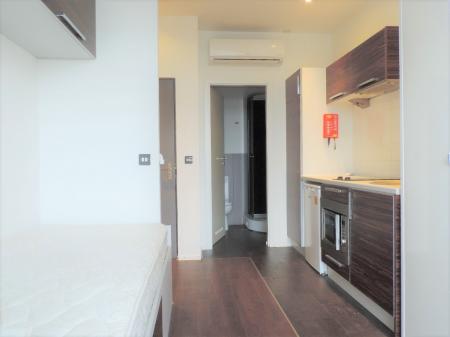 1 bedroom Studio flat to let in Guildford Park Road, Guildford, GU2