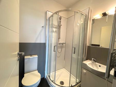 1 bedroom Studio flat to let in Guildford Park Road, Guildford, GU2