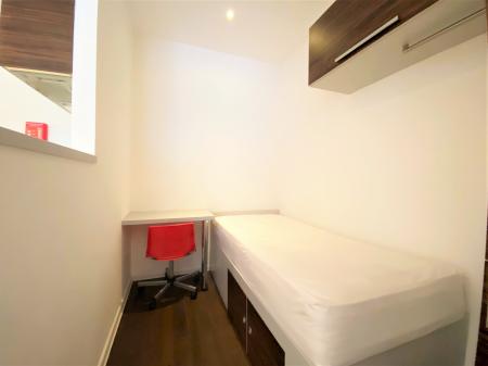 1 bedroom Studio flat to let in Guildford Park Road, Guildford, GU2
