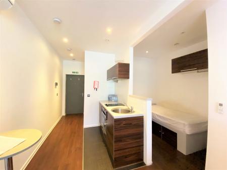 1 bedroom Studio flat to let in Guildford Park Road, Guildford, GU2