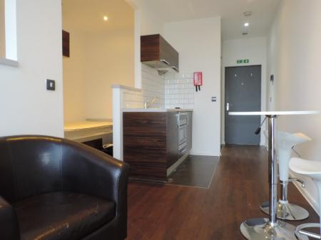1 bedroom Studio flat to let in Guildford Park Road, Guildford, GU2
