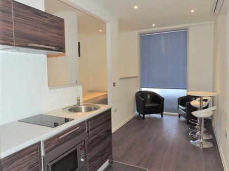 1 bedroom Studio flat to let in Guildford Park Road, Guildford, GU2