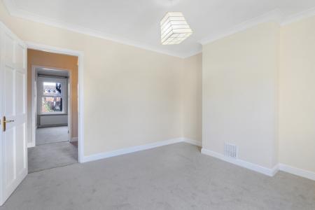 2 bedroom Semi-detached house for sale in Margaret Road, Town Centre, Guildford, GU1