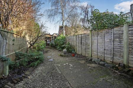 2 bedroom Semi-detached house for sale in Margaret Road, Town Centre, Guildford, GU1