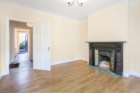 2 bedroom Semi-detached house for sale in Margaret Road, Town Centre, Guildford, GU1