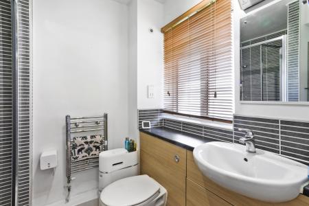 1 bedroom Flat to let in Mathon Ct, Cross Lane, Guildford, GU1