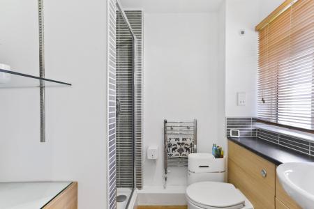 1 bedroom Flat to let in Mathon Ct, Cross Lane, Guildford, GU1