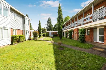 1 bedroom Flat to let in Mathon Ct, Cross Lane, Guildford, GU1