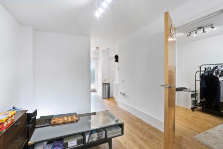 1 bedroom Flat to let in Mathon Ct, Cross Lane, Guildford, GU1