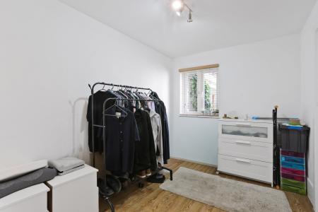 1 bedroom Flat to let in Mathon Ct, Cross Lane, Guildford, GU1