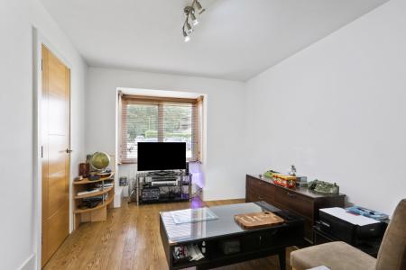 1 bedroom Flat to let in Mathon Ct, Cross Lane, Guildford, GU1