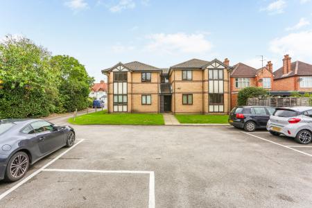 1 bedroom Flat to let in Grange Rd, Guildford, GU2