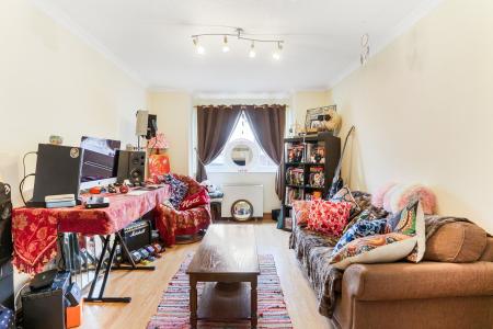 1 bedroom Flat to let in Grange Rd, Guildford, GU2