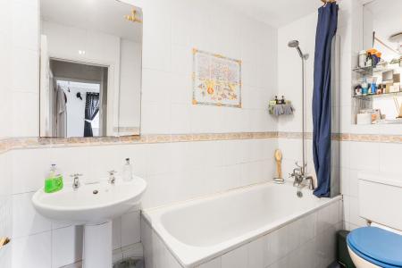 1 bedroom Flat to let in Grange Rd, Guildford, GU2