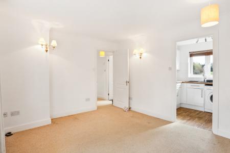 2 bedroom Ground floor maisonette to let in Middle Farm Place, Effingham, KT24