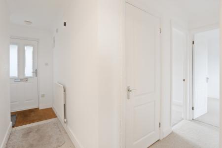 2 bedroom Ground floor maisonette to let in Middle Farm Place, Effingham, KT24