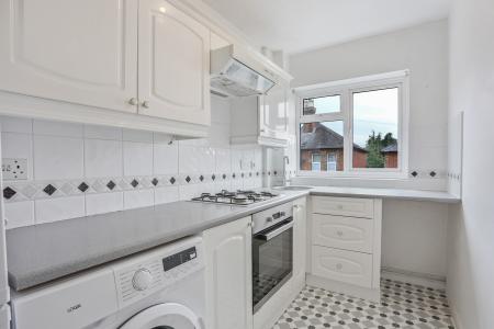 1 bedroom Flat to let in High Path Road, Guildford, GU1