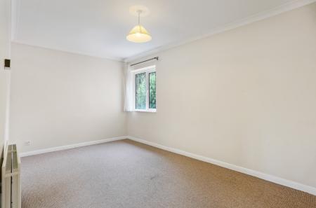 1 bedroom Flat to let in High Path Road, Guildford, GU1