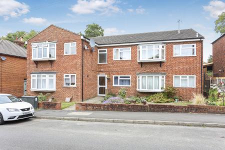 1 bedroom Flat to let in High Path Road, Guildford, GU1