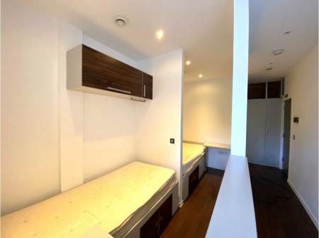 2 bedroom Flat to let in Guildford Park Road, Guildford, GU2