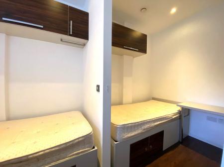 2 bedroom Flat to let in Guildford Park Road, Guildford, GU2