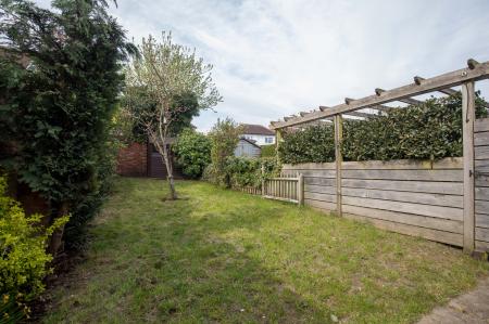 2 bedroom Terraced House for sale in Ludlow Road, Town Centre, Guildford, GU2
