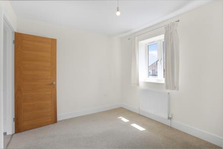 2 bedroom Detached house to let in Grange Close, Guildford, GU2