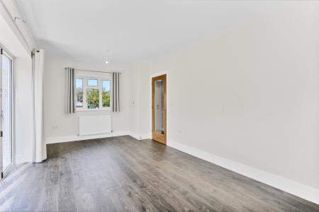 2 bedroom Detached house to let in Grange Close, Guildford, GU2