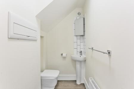 2 bedroom Detached house to let in Grange Close, Guildford, GU2