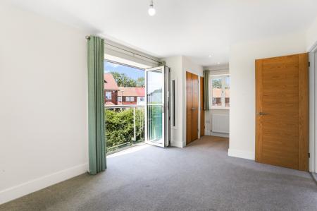 2 bedroom Detached house to let in Grange Close, Guildford, GU2