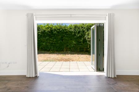 2 bedroom Detached house to let in Grange Close, Guildford, GU2