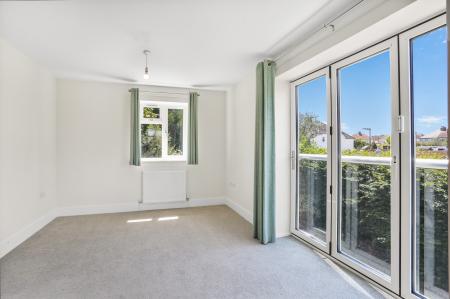 2 bedroom Detached house to let in Grange Close, Guildford, GU2