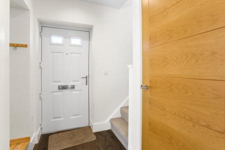 2 bedroom Detached house to let in Grange Close, Guildford, GU2