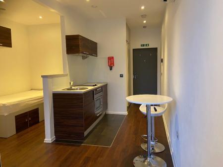 1 bedroom Studio flat to let in Guildford Park Road, Guildford, GU2