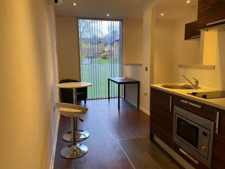 1 bedroom Studio flat to let in Guildford Park Road, Guildford, GU2