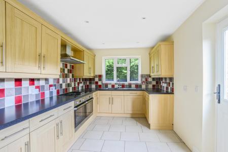 5 bedroom Semi-detached house to let in South Road, Bisley, GU24