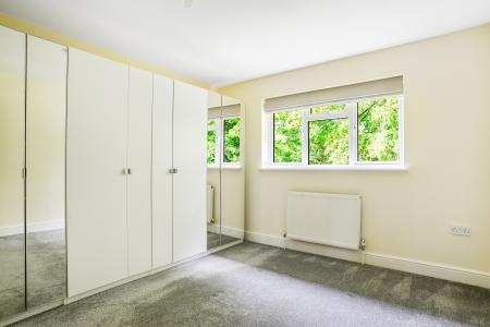 5 bedroom Semi-detached house to let in South Road, Bisley, GU24